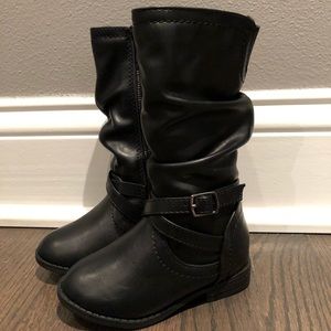 Size 6 Sarah Jayne boots from Journeys Kidz